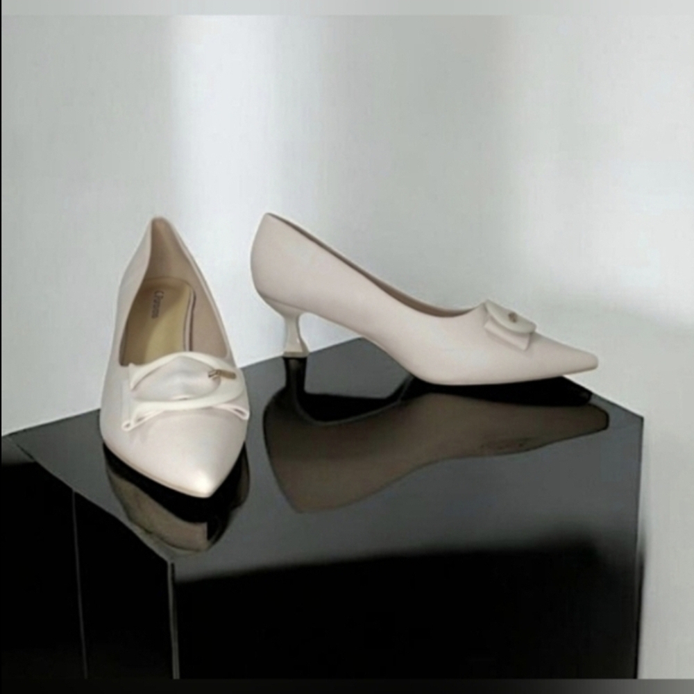 C. Paravano “Olivia” C Buckle Pointed Toe Leather Pumps – 42 EU / 11.5 US – 2.1" - Picture 3 of 12